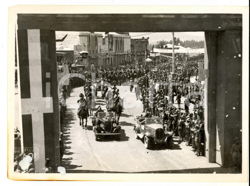 Fotografia d epoca originale 1940 ca ITALIA FASCISMO Corteo per Vittorio Emanuele III imperatore Foto 18x13 1