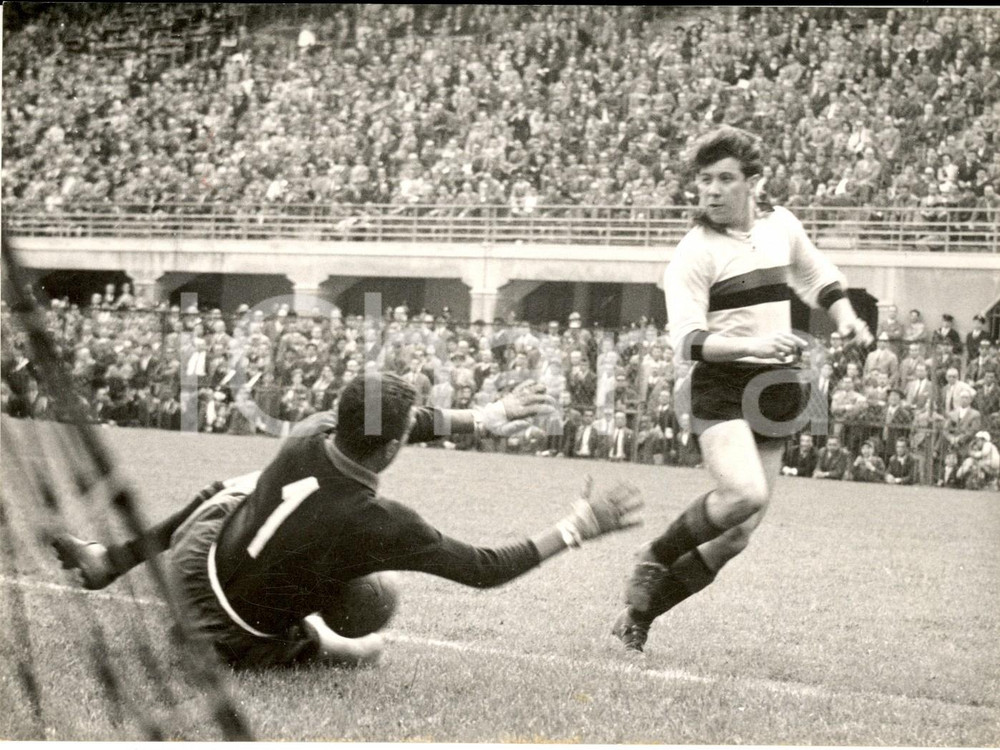 Fotografia d epoca originale 1959 CALCIO SERIE A MILANGENOA Parata Giorgio GHEZZI su Giancarlo DANOVA Foto 1