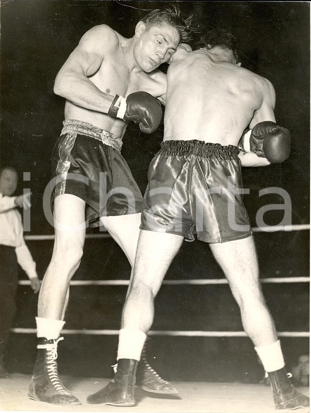 Fotografia d'epoca originale 1952 MILANO Pugilato Nello BARBADORO e Ray FAMENCHON durante l'incontro *FOTO 1