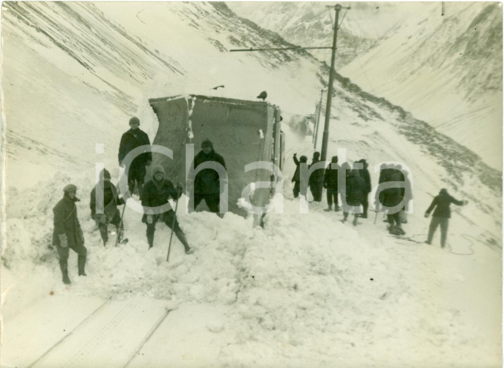 Fotografia d epoca originale 1930 ca CILE Ruspa al soccorso di un treno nella neve FOTOGRAFIA 1