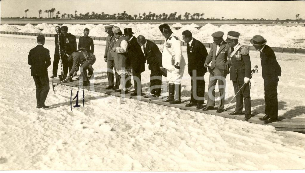Fotografia d epoca originale 1928 Bengasi, Attilio Teruzzi al lavoro in salina, sale 1