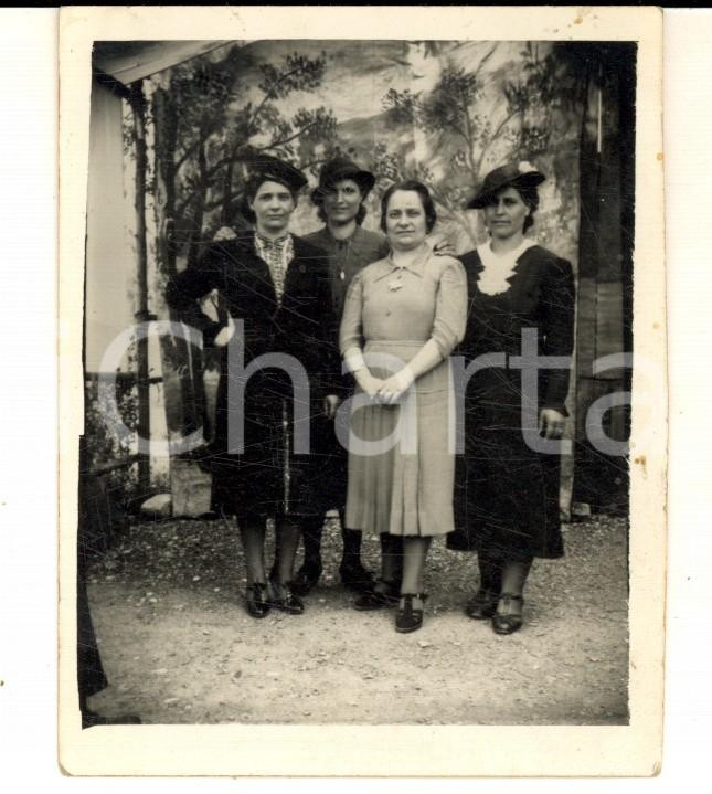 Fotografia d epoca originale 1939 CARAVAGGIO BG Gruppo di donne in giardino Foto VINTAGE 8x9 cm 1