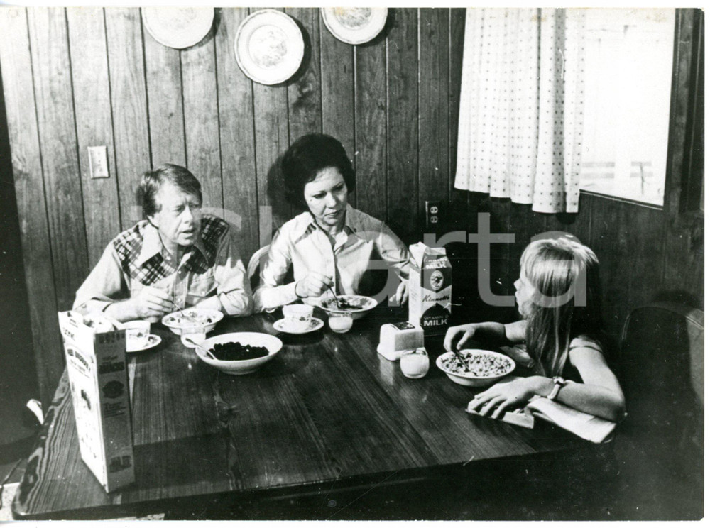 1980 ca PLAINS (GEORGIA) Presidente Jimmy CARTER a colazione con la famiglia