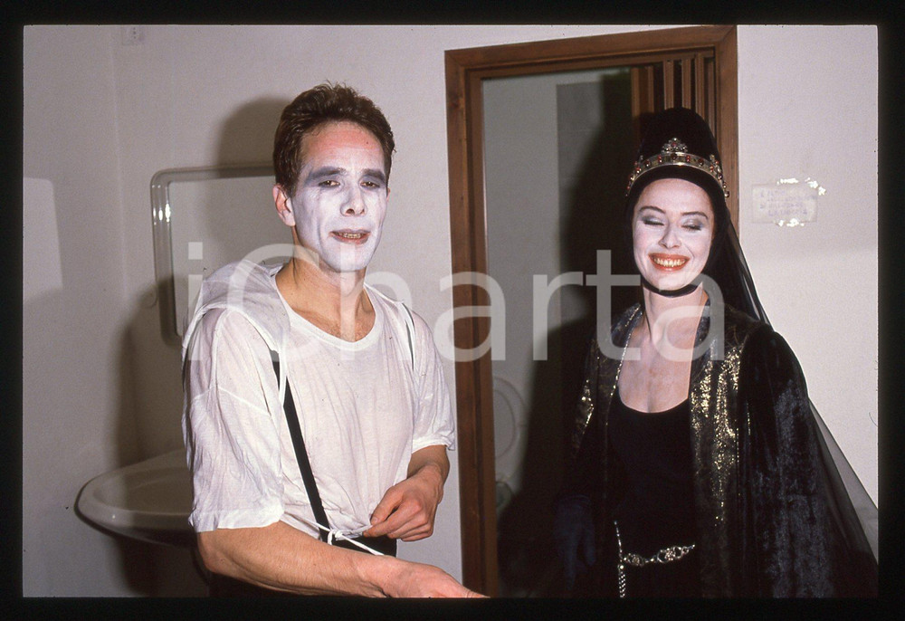 35mm vintage slide* 1988 TEATRO Monica GUERRITORE Gabriele LAVIA al trucco (1)