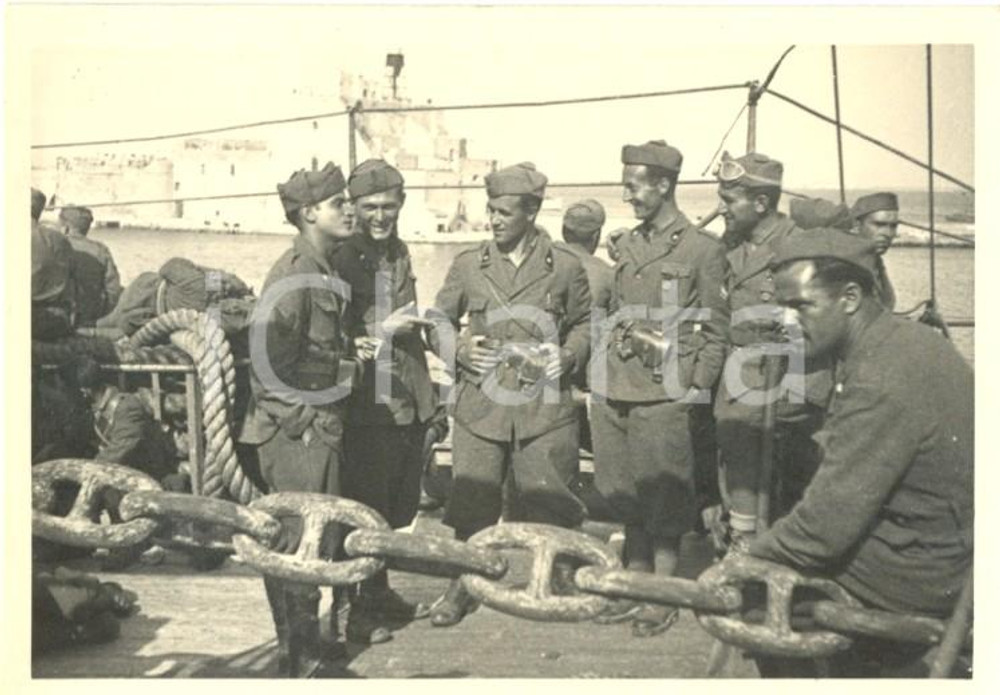 Fotografia d'epoca originale 1941 WW2 Motonave VIMINALE Soldati in partenza per l'Albania Fotografia 9 x 6 cm 1