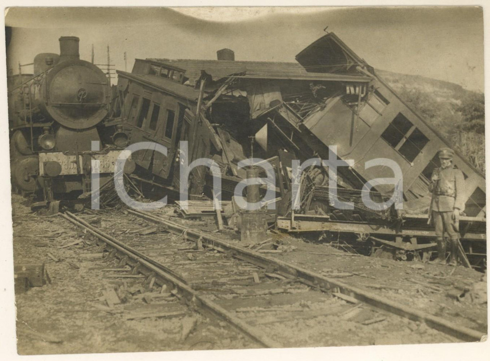 Fotografia d epoca originale 1921 ROMA Stazione MAGLIANA  Incidente ferroviario  Foto RARA 2 17x12 cm 1