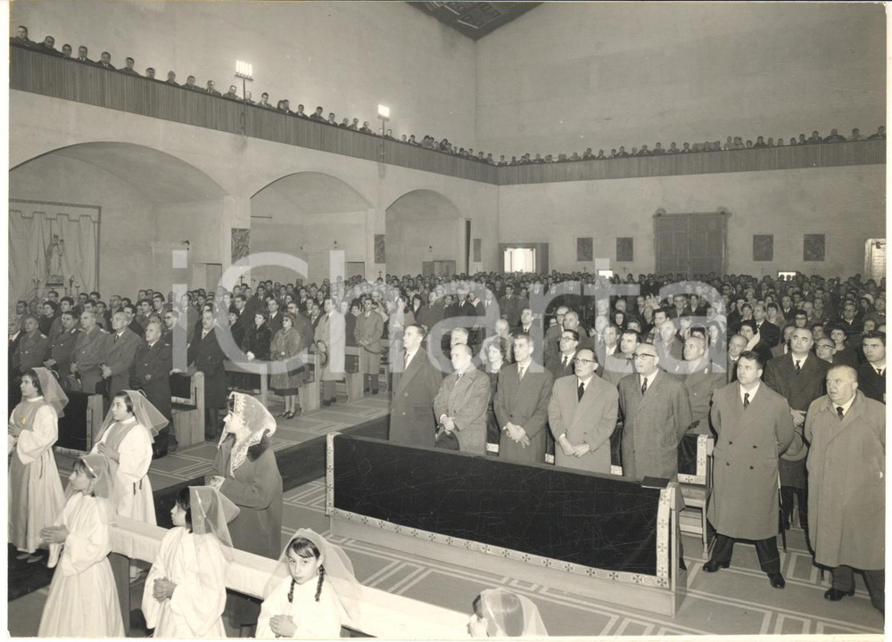 1960 SAN DONATO MILANESE METANOPOLI Enrico MATTEI a Messa in chiesa S. BARBARA