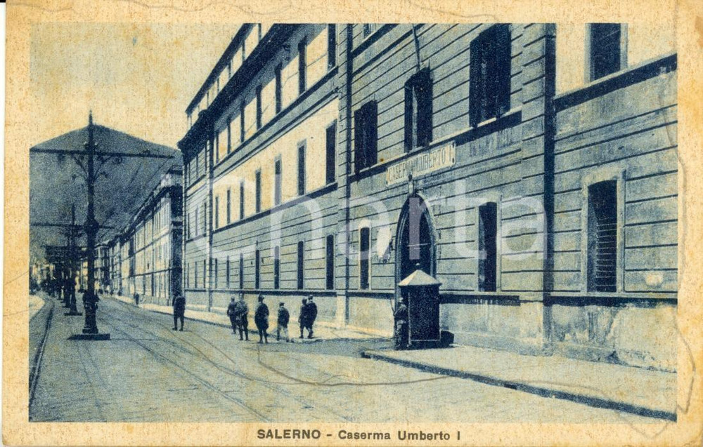 Cartolina originale da collezione 1937 SALERNO Militari alla Casema UMBERTO I Cartolina DANNEGGIATA FP VG 1