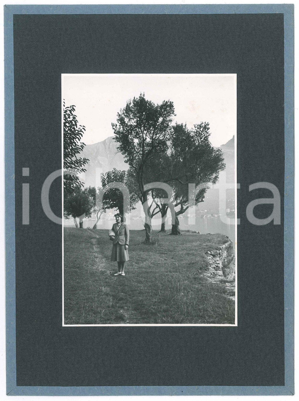 1941 VAL D'ISEO - Oliveto fra Peschiera e Cazzano - Foto ANIMATA 17x23 cm  Fotografia d'epoca, montata su cartoncino morbido rivestito.Didascalia originale al verso. GOOD/buono  Formato: 17x23 cm originale e autentica 1