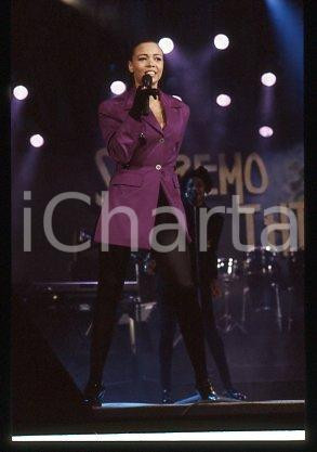 35mm vintage slide* 1990 ca MILAN Kim APPLEBY British singer-songwriter (20)