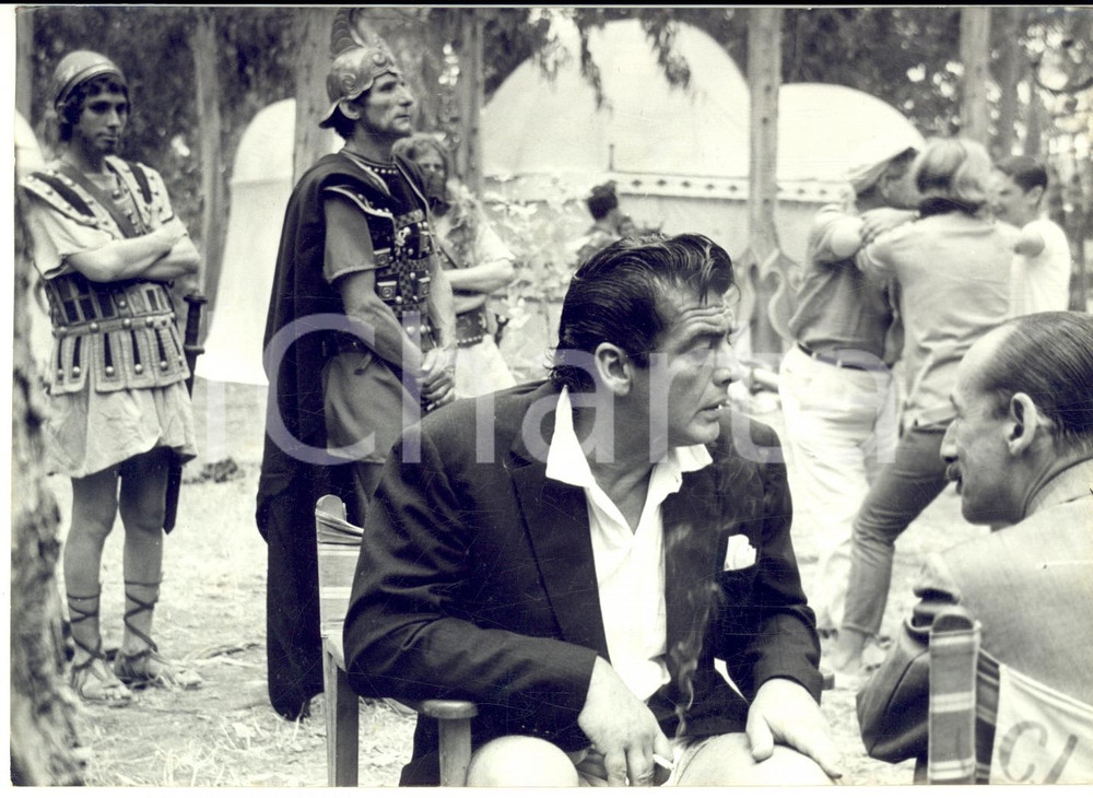 1959 ROMA CINEMA Victor MATURE sul set del film "Annibale" - Foto 18x13 cm
