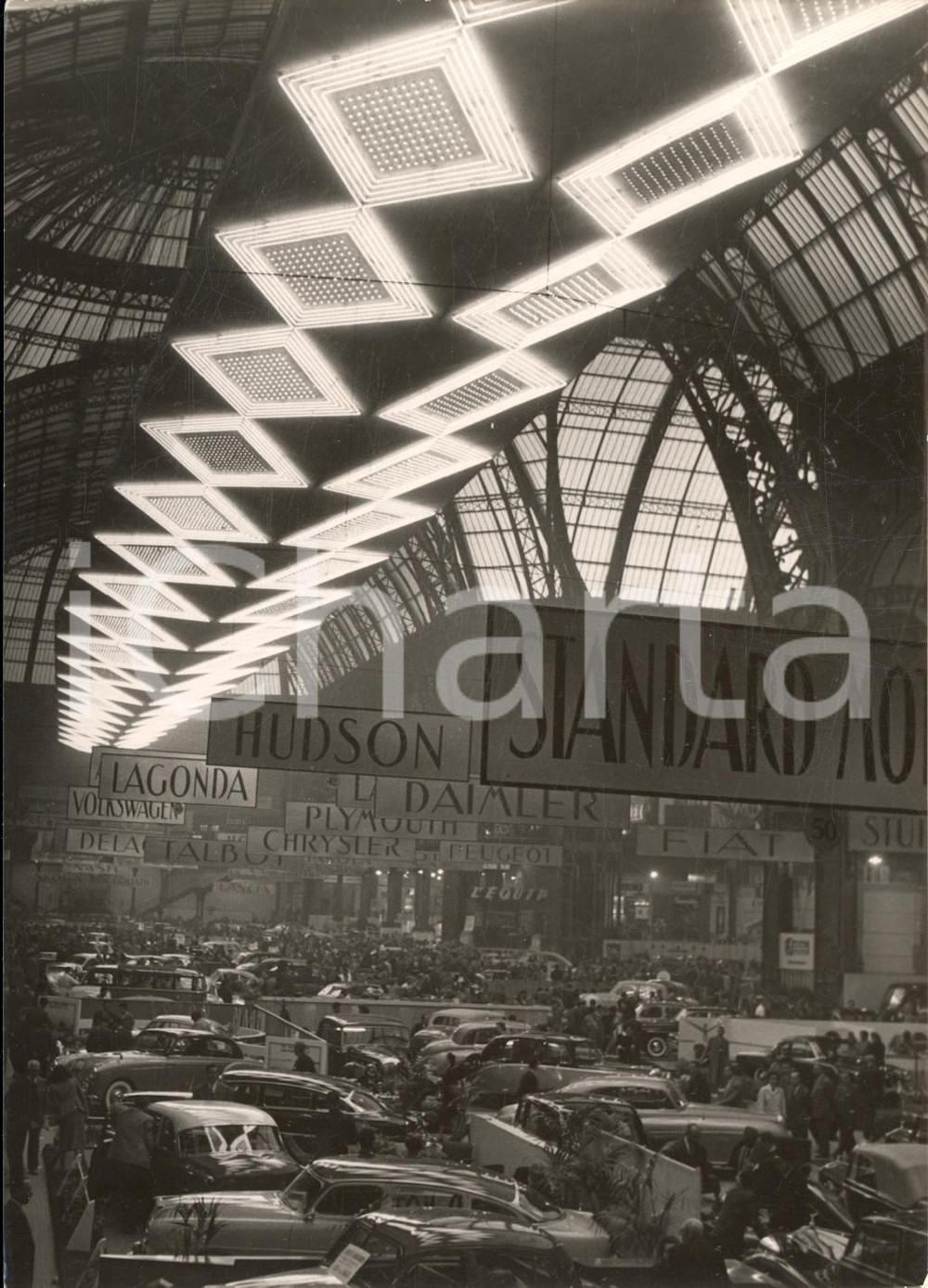 1953 PARIS Salon de l'Automobile - Vue du Grand Palais lors des illuminations