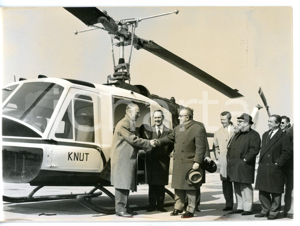 1962 GALLARATE Cascina Costa - Stretta di mano fra Domenica AGUSTA e F. TENVING
