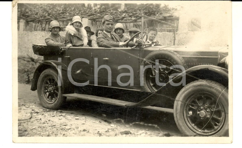 Fotografia d epoca originale 1910 ca AREA LOMBARDA Famiglia in partenza con FIAT 503 Foto cartolina FP NV 1