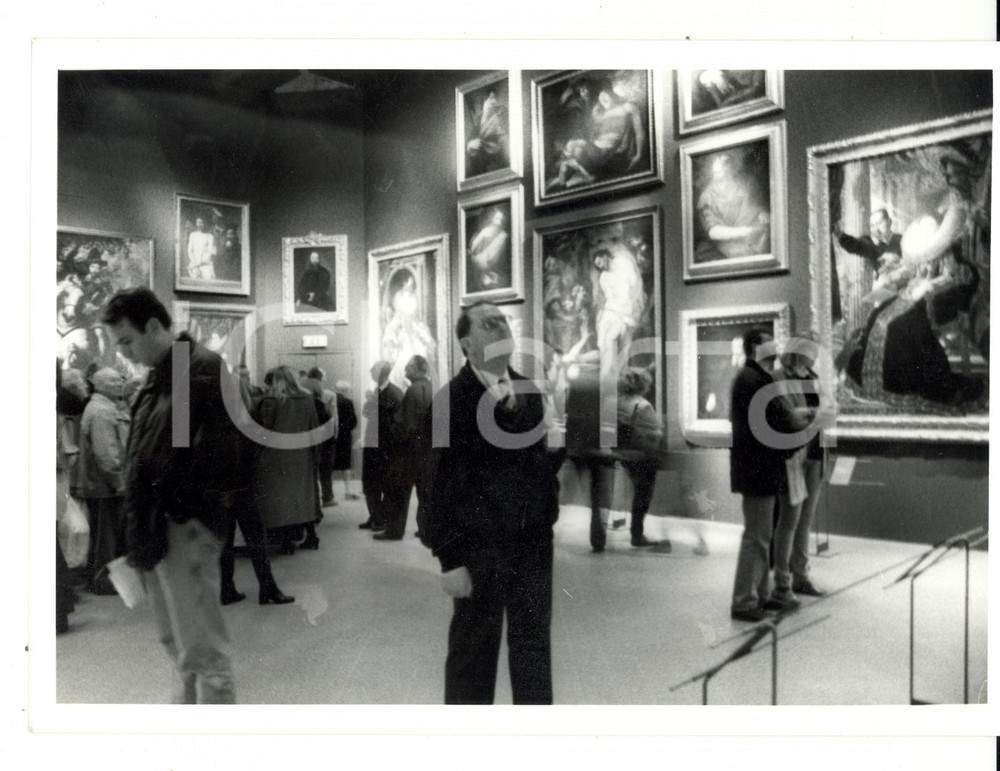 Fotografia d epoca originale 1997 GENOVA Palazzo Ducale  Mostra di Antoon VAN DYCK Foto ANIMATA 18x13 cm 1