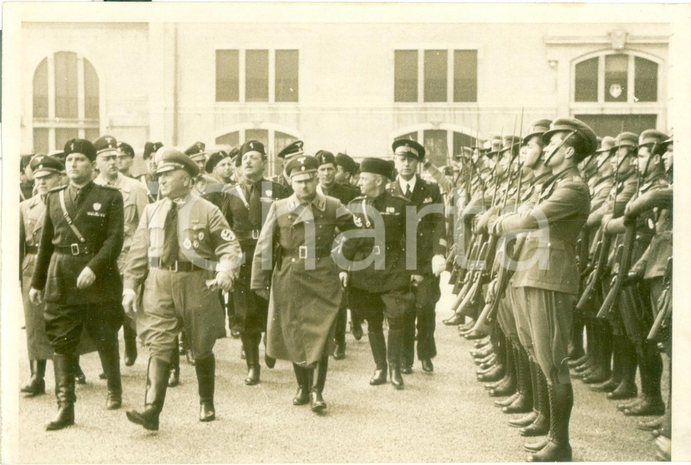 Fotografia d epoca originale 1937 GENOVA Robert LEY in visita ufficiale scortato dalle autoritÃ  Fotografia 1