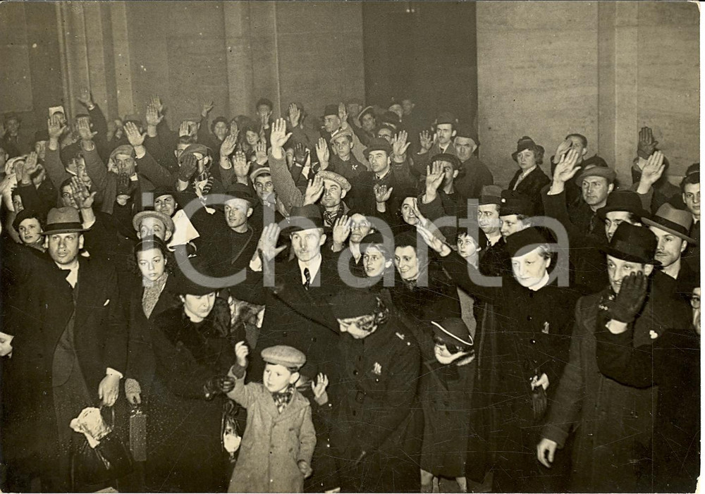Fotografia d epoca originale 1939 MILANO STAZIONE CENTRALE Rimpatrio famiglie emigrate in FRANCIA Fotografia 1