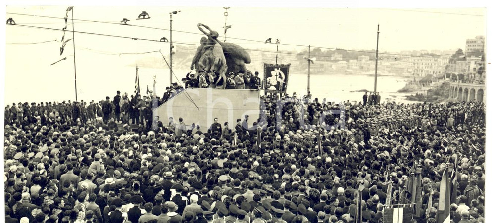 Fotografia d epoca originale 1935 GENOVA QUARTO Cerimonia al Monumento DEI MILLE Foto 8 x 17 1