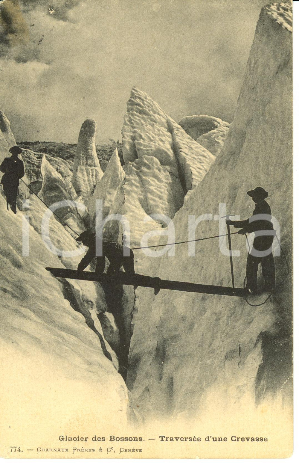 Cartolina originale da collezione 1900 ALPINISME Glacier des BOSSONS F TraversÃ©e d une crÃ©vasse Postcard FP NV 1