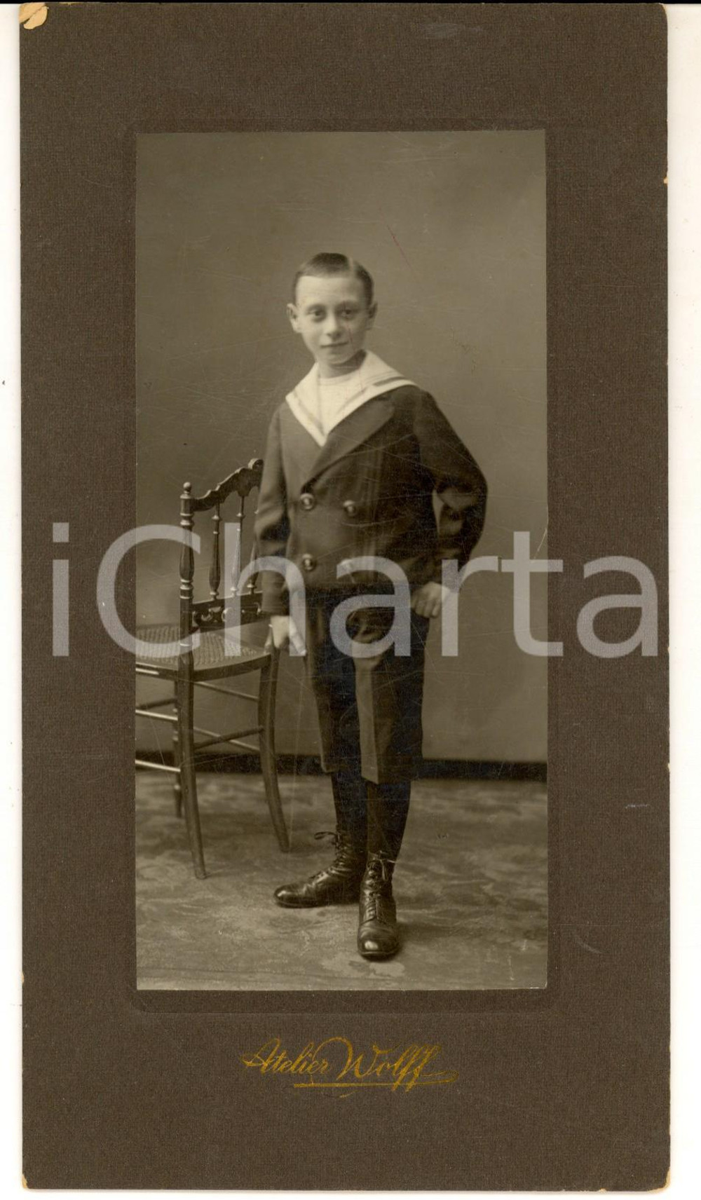 Fotografia d epoca originale 1910 ca AREA TEDESCA Bambino vestito da marinaretto Foto Atelier WOLFF 12x20 cm 1