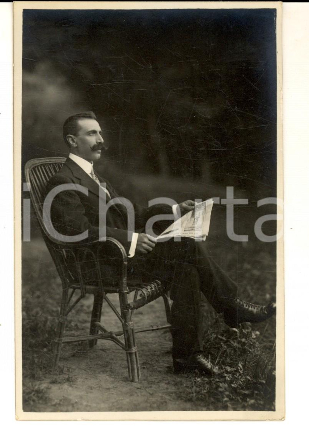 Fotografia d epoca originale 1913 RECOARO TERME VI Ritratto del capitano LEVI in lettura Foto TOMMASOLI 1