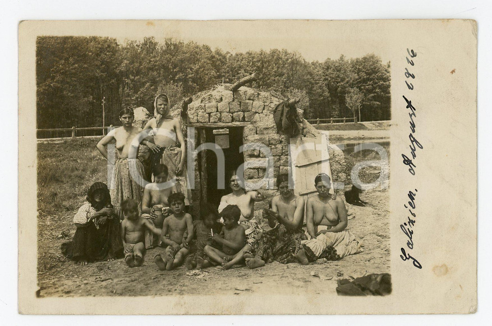 1926 GALICIA - ETHNIC NUDE Group of topless women VINTAGE EROTIC - RPPC Postcard  Cartolina postale d'epoca, non viaggiata.CONDIZIONI: FAIR (bruniture diffuse e lievi gualciture ai margini)FORMATO: FP    originale e autentica 1