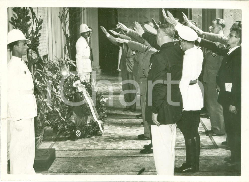 Fotografia d epoca originale 1939 MILANO PALAZZO MARINO Ginnasti tedeschi omaggio ai Caduti in guerra FOTO 1