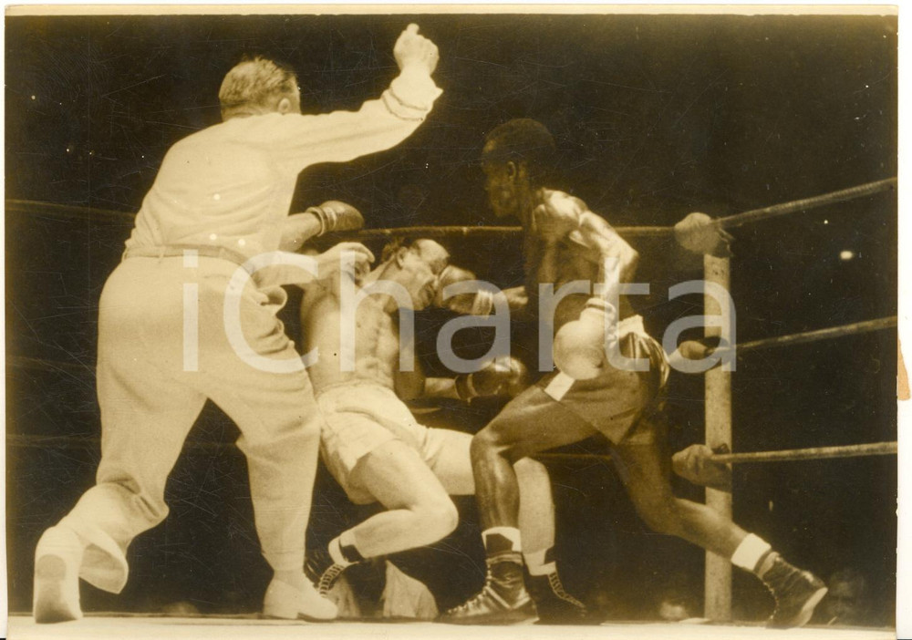 1961 PARIS BOXE Gracieux LAMPERTI vs Rafiu KING - Intervento dell'arbitro
