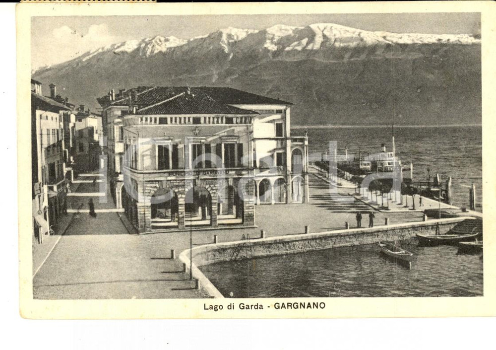Cartolina originale da collezione 1959 GARGNANO BS Veduta con il municipio Cartolina ILLUSTRATA ANIMATA FP 1
