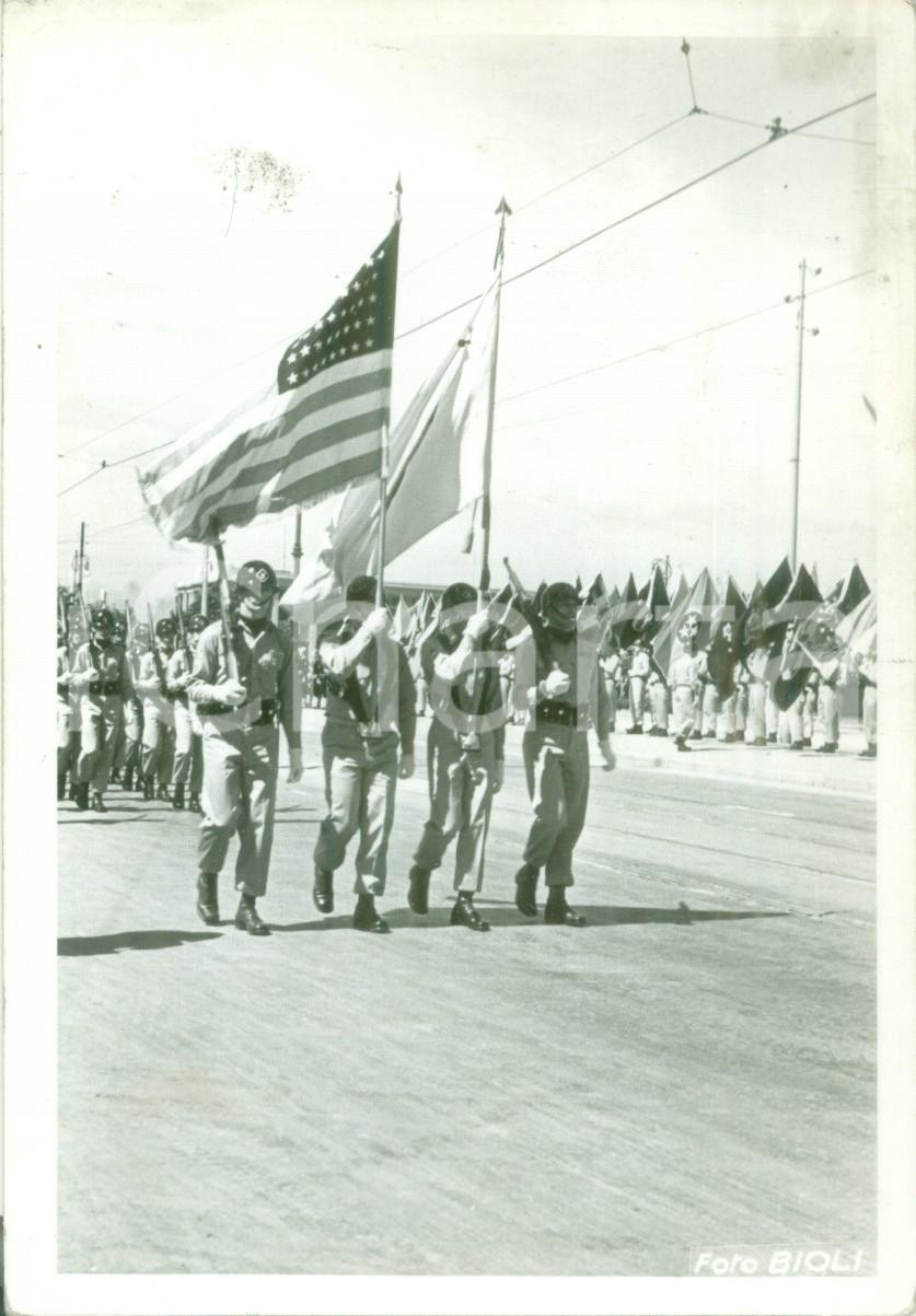 Fotografia d epoca originale 1950 ca TRIESTE ? Sfilata delle truppe americane Fotografia BIOLI 1