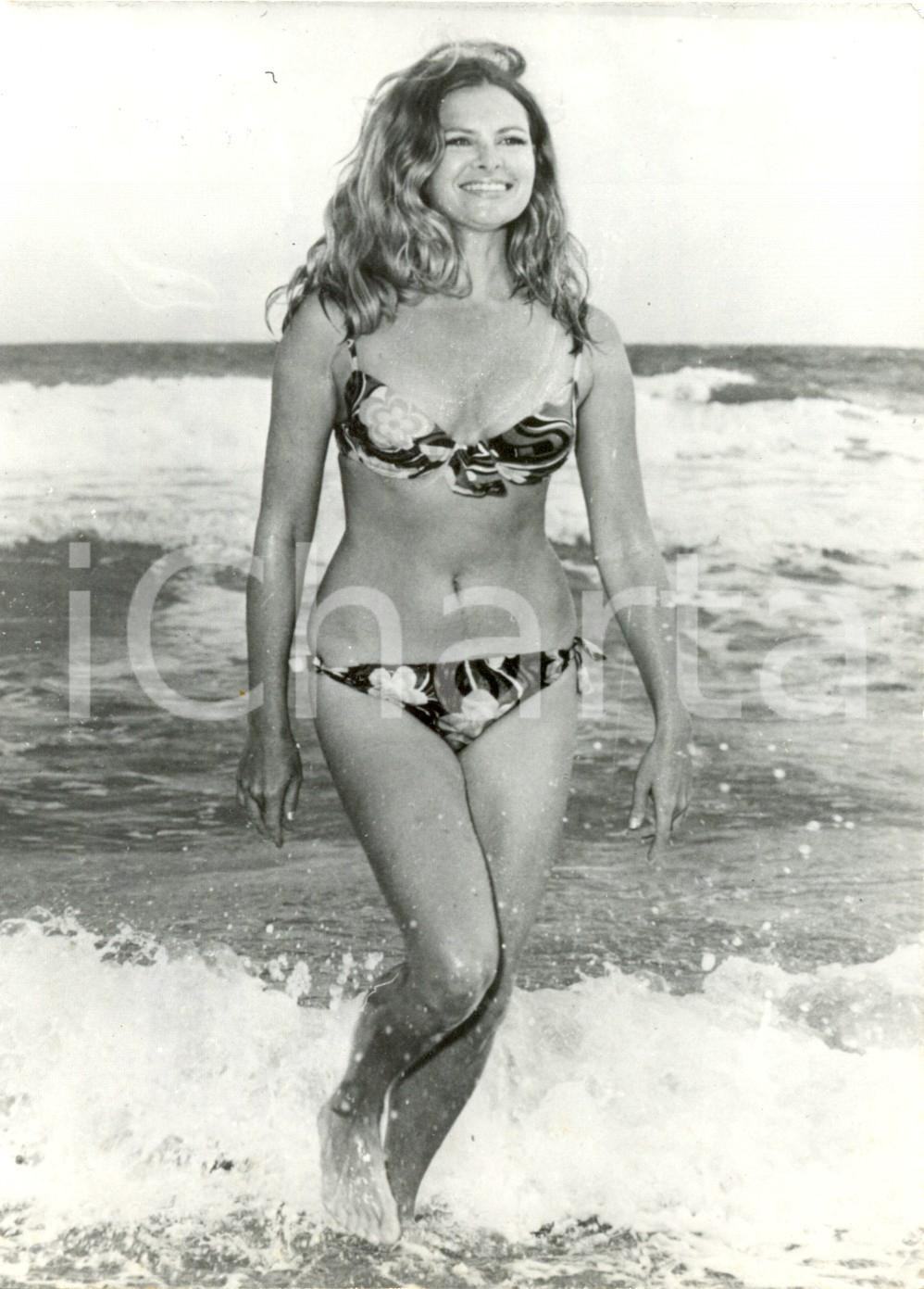 Fotografia d epoca originale 1973 AUSTRALIA  Ritratto di Jennifer MICHALOVER in bikini FOTO COSTUME 13x18 1