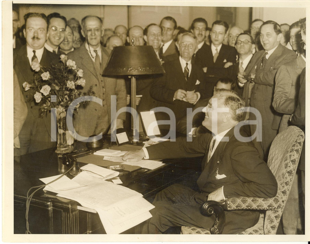 Fotografia d epoca originale 1930 ca WASHINGTON Franklin ROOSEVELT interviewed about financial crisis  Photo 1
