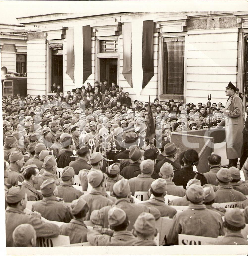 Fotografia d'epoca originale 1939 MILANO BOVISA? Rino PARENTI alle maestranze di uno stabilimento *Fotografia 1