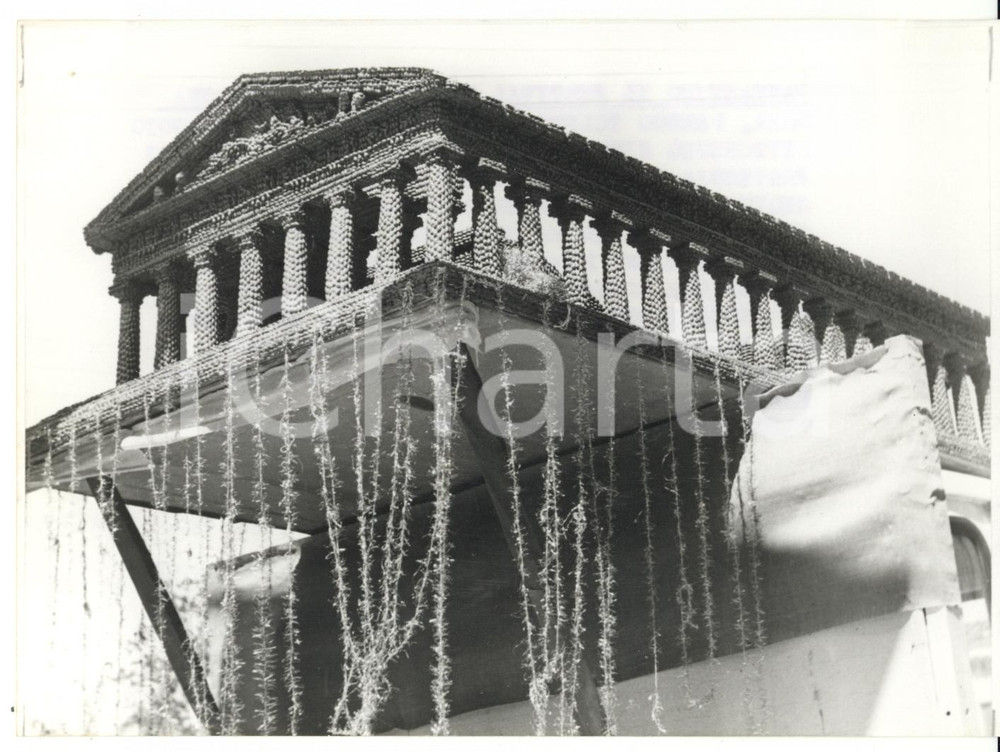 Fotografia d epoca originale 1970 MORA SPAGNA Tempio costruito con le olive Foto VINTAGE 18x13 cm 1