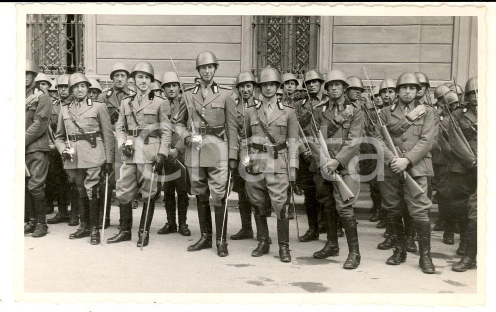 Fotografia d epoca originale 1938 ALESSANDRIA Un drappello di ARTIGLIERIA Foto cartolina Studio MODERNA 1
