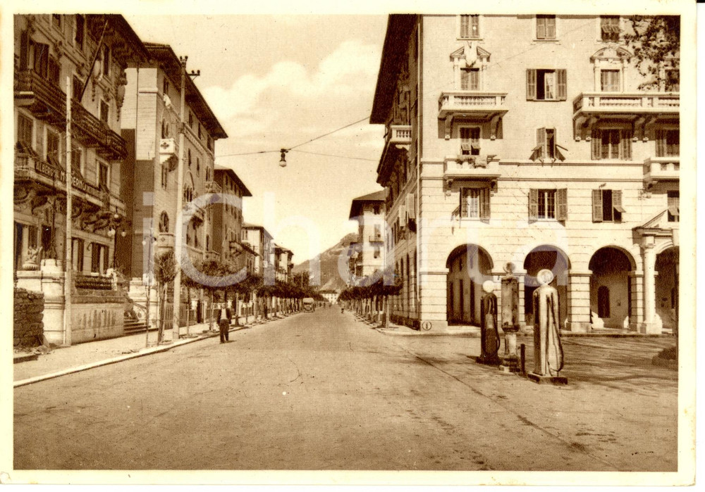 Cartolina originale da collezione 1956 CHIAVARI GE Viale GIANELLI con distributore carburante Cartolina FG VG 1