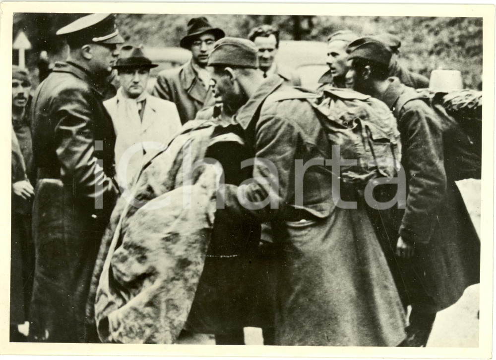 Fotografia d epoca originale 1944 REPUBBLICA SLOVACCA? Insorti slovacchi si consegnano a tedeschi Fotografia 1
