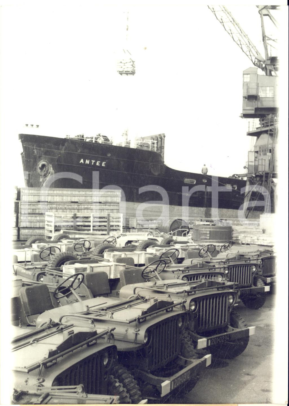 1960 CAEN Cargaison de jeeps à bord de l'ANTEE à destination d'Algérie - Photo