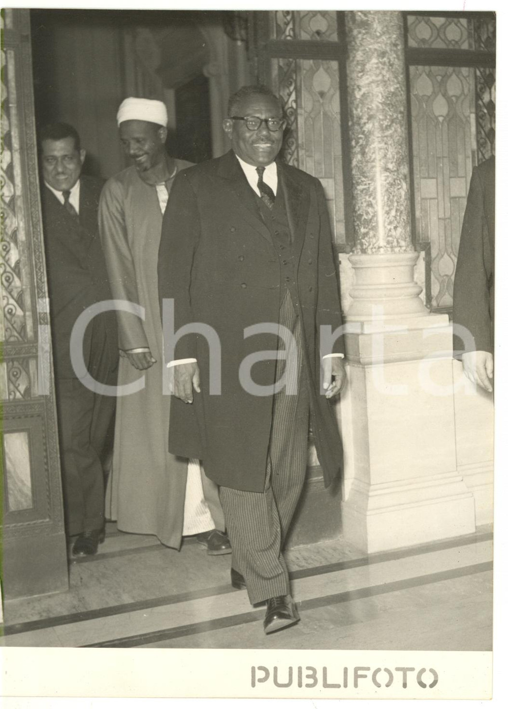 1954 ROMA Viminale - Ismail AL-AZHARI Primo ministro del SUDAN *Foto 13x18 cm  Fotografia d'epoca con didascalia coeva.  CONDIZIONI: G (ma lieve ondulatura al centro) FORMATO: 13x18 cm     originale e autentica 1