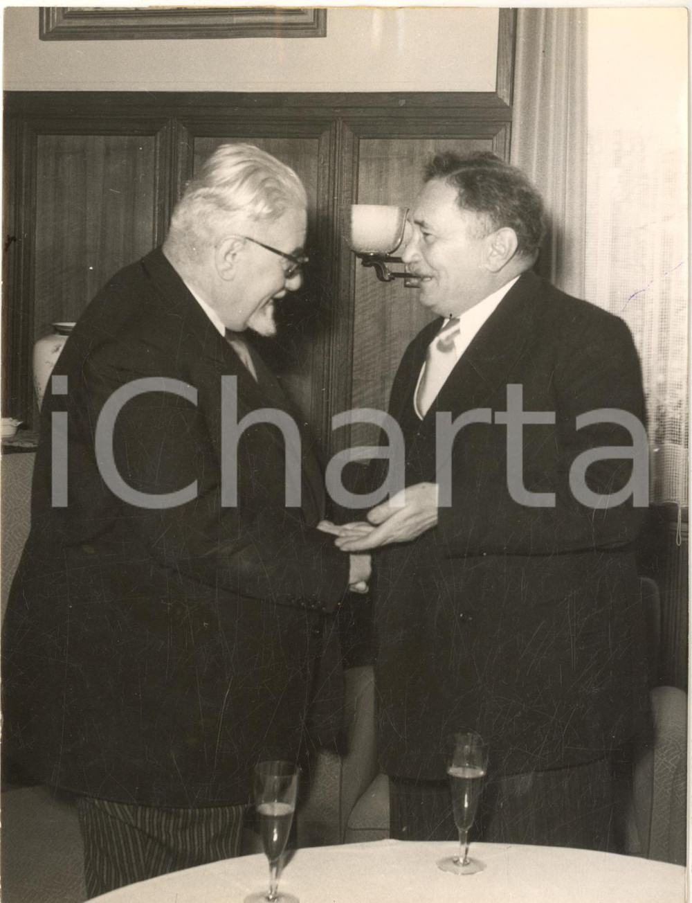 1953 DUSSELDORF Paul RAMADIER meets Anton STORCH at socialist meeting *Photo