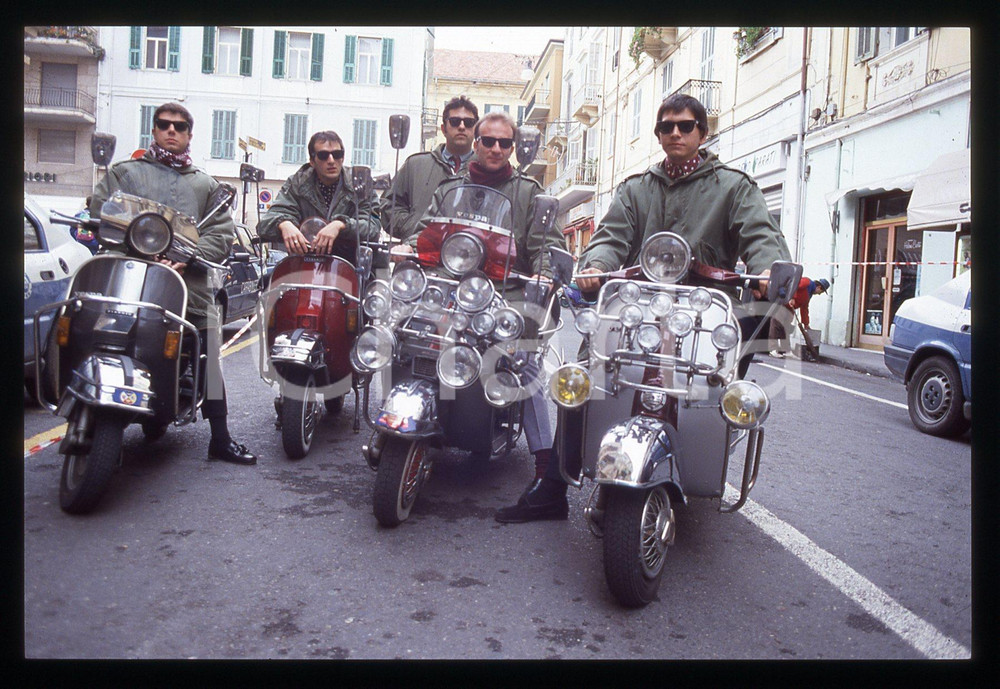 35mm vintage slide* 1992 SANREMO Oscar GIAMMARINARO degli STATUTO in Vespa (6)