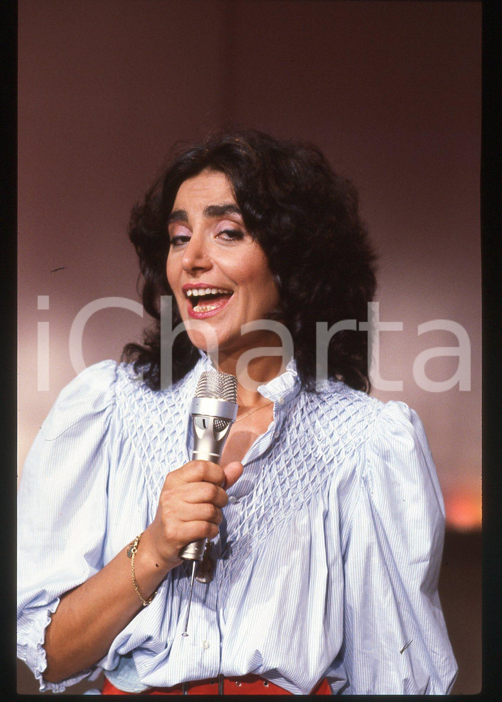 35mm vintage slide* 1985 ca MUSICA - Mia MARTINI durante un'esibizione (8)