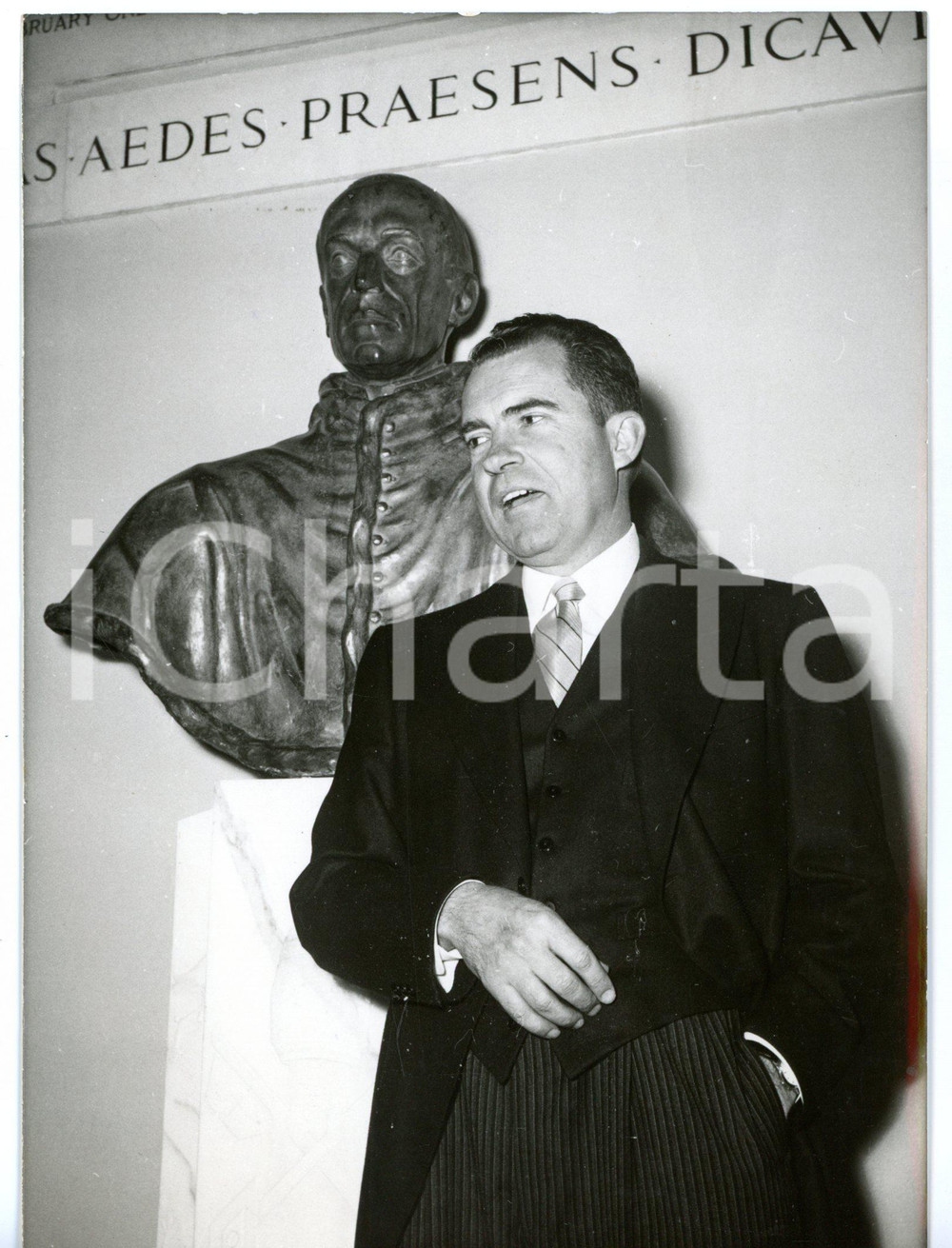 1957 ROMA Vicepresidente USA Richard NIXON al Collegio Americano Del Nord *Foto Fotografia d'epoca con didascalia coeva.  CONDIZIONI: G (ma lievi difetti di stampa) FORMATO: 13x18 cm     originale e autentica 1