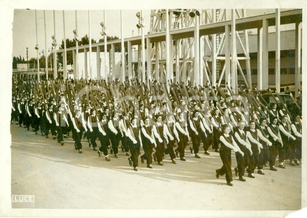 Fotografia d epoca originale 1939 ROMA Sfilata donne fasciste al CIRCO MASSIMO Fotografia 1
