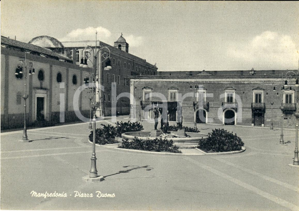 Cartolina originale da collezione 1950 ca MANFREDONIA (FG) Veduta di piazza DUOMO FG NV 1
