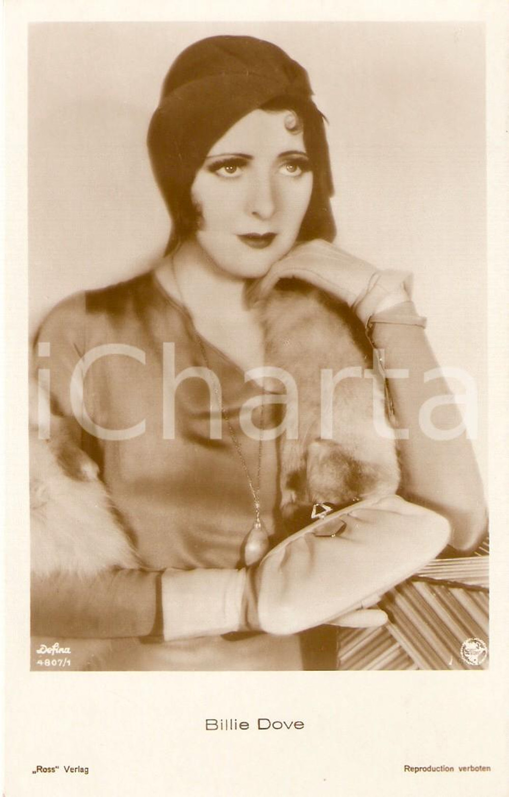 Cartolina originale da collezione 1930 ca CINEMA Attrice Billie DOVE Ritratto con pochette *Cartolina FP NV 1