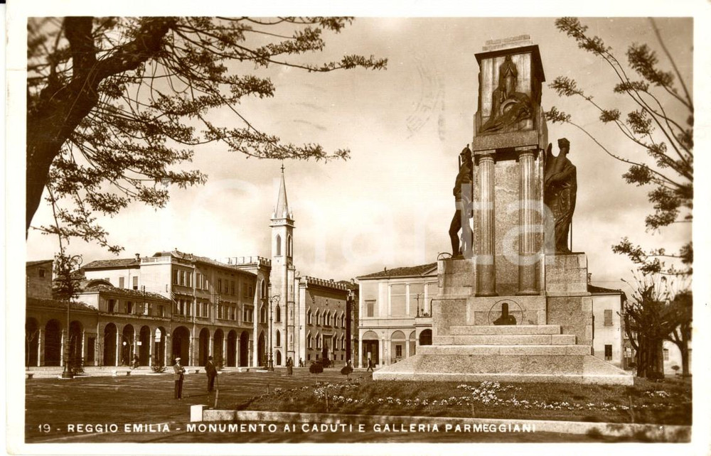 Cartolina originale da collezione 1941 REGGIO EMILIA Monumento ai Caduti e Galleria PARMEGGIANI *ANIMATA FP VG 1