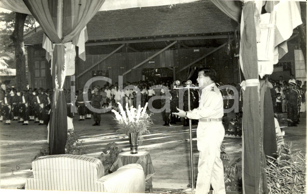 Fotografia d epoca originale 1960 ca CAMBOGIA Discorso autoritÃ  all inaugurazione della nuova scuola Foto 1