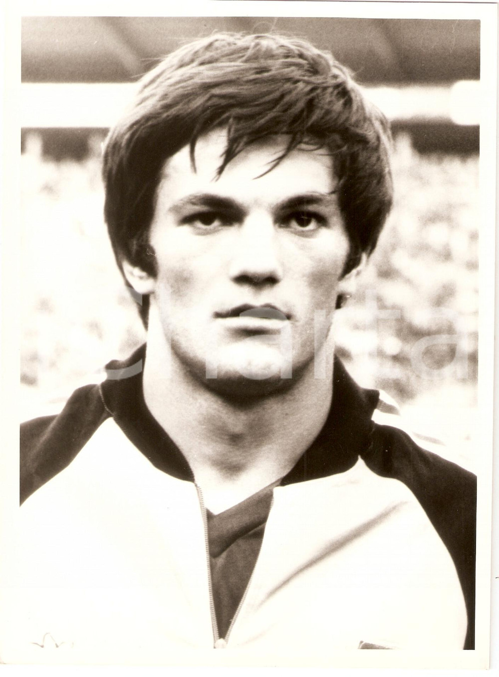 Fotografia d epoca originale 1982 JUGOSLAVIA Calcio MONDIALI Ivan GUDELJ Centrocampista Ritratto Fotografia 1