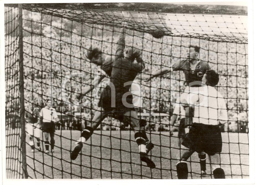 Fotografia d epoca originale 1951 WIEN Football GERMANIAAUSTRIA Rete Fritz WALTER 1